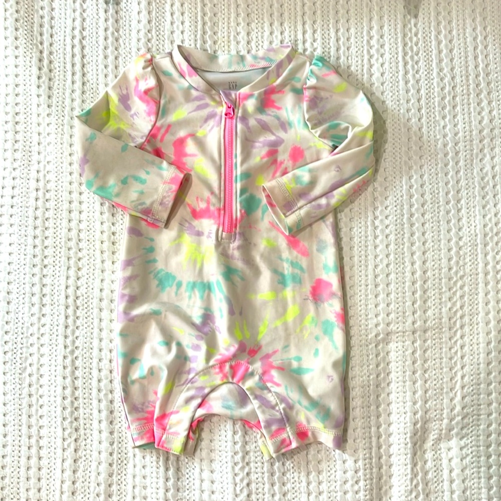Awesome long sleeve baby rash guard sun guard swim suit!